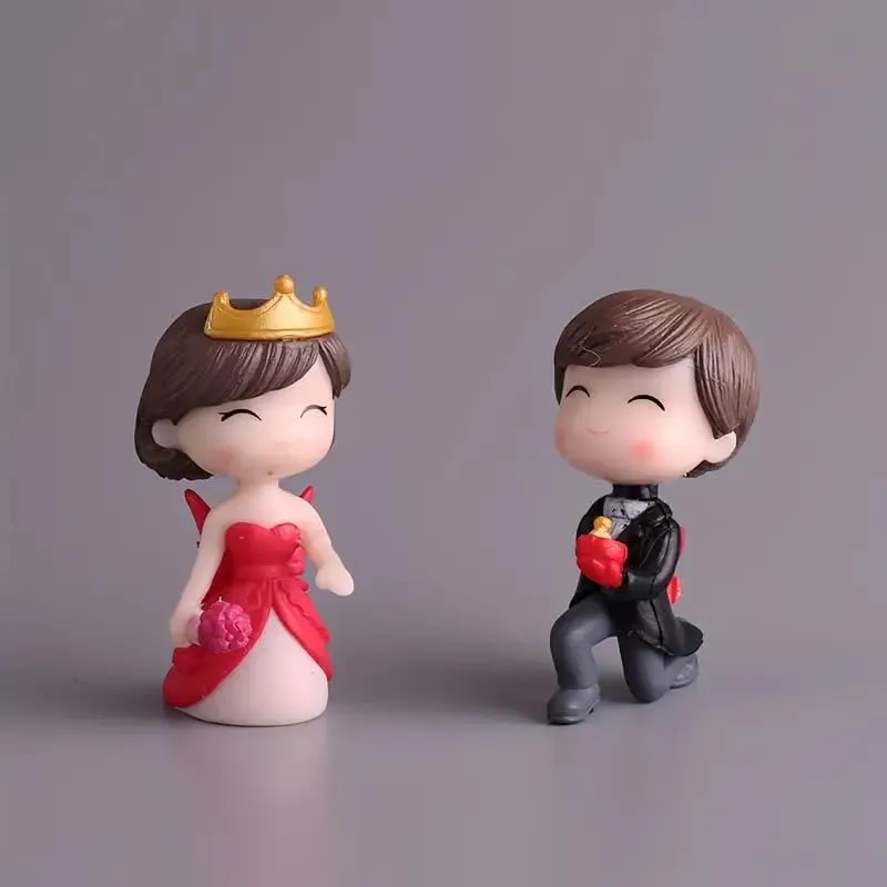 Amazon Brand - Umi Propose Day Miniature Gift for Girlfriend Boyfriend Husband Wife - Valentine Day Couple Gift for Lover - Couple Resin Miniature Statue for Home Decor Anniversary Wedding Gift