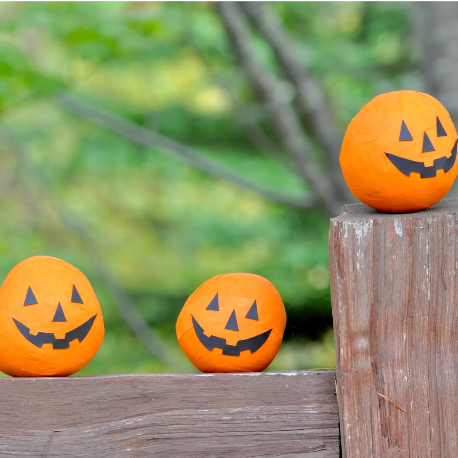 DELUXE HALLOWEEN JACK-O-LANTERN WITH BOW SURPRISE BALL