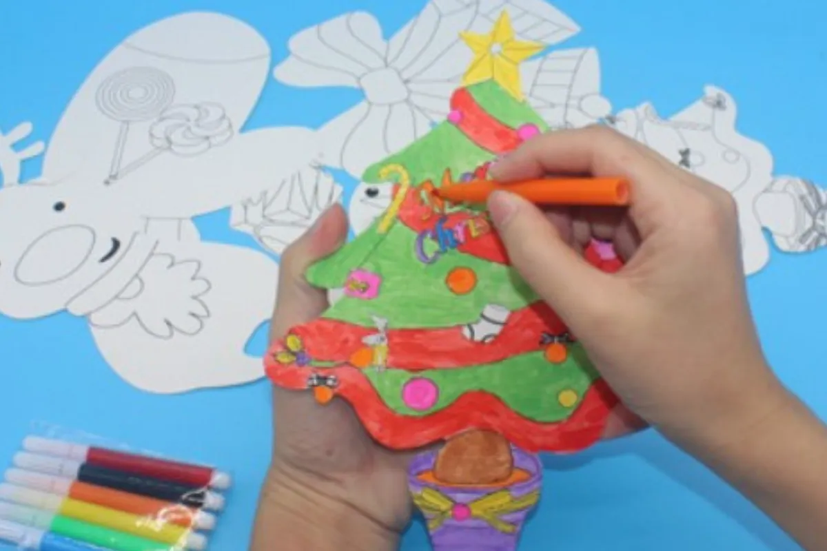 DIY Christmas Colouring Decorations